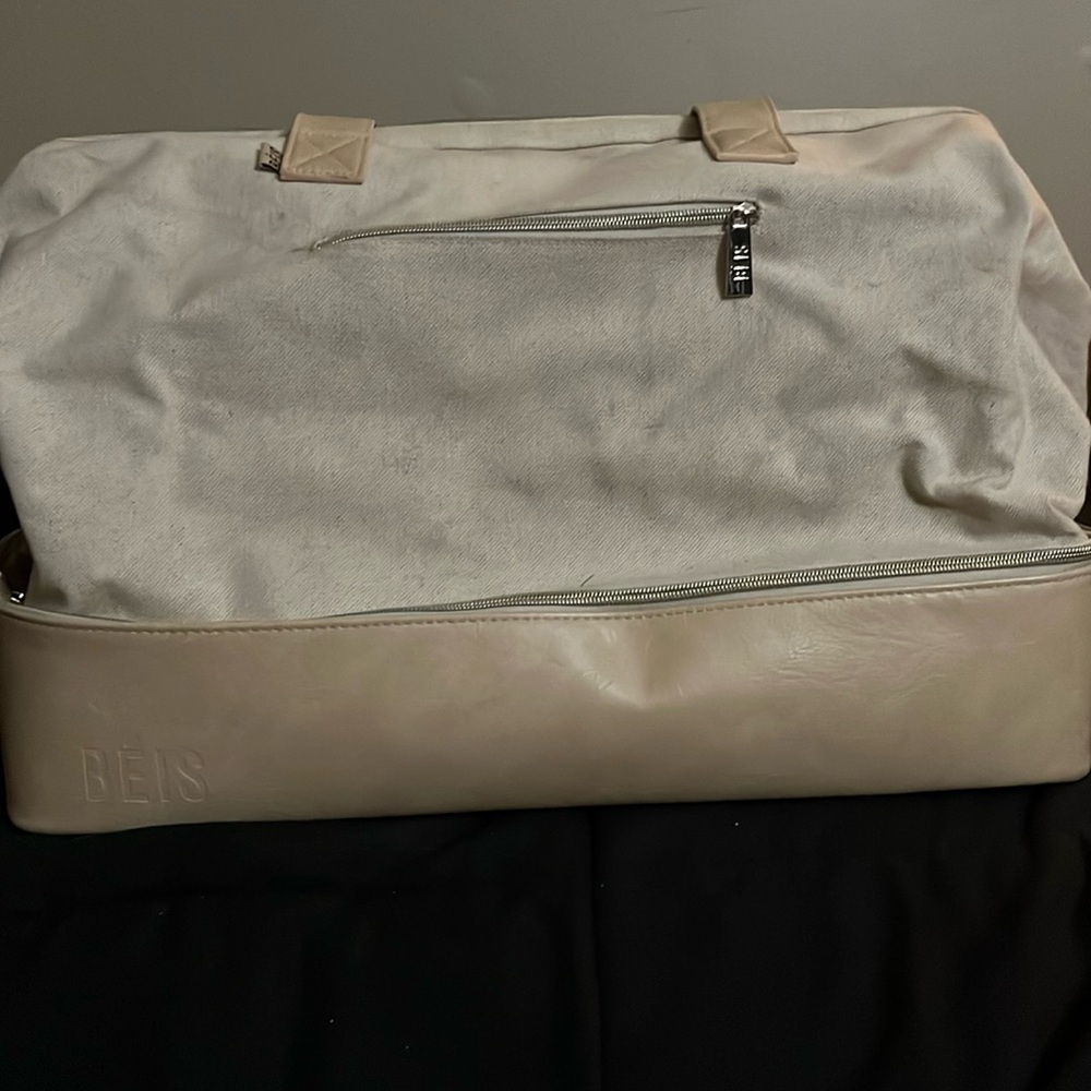 Beis “The Weekender” in Beige